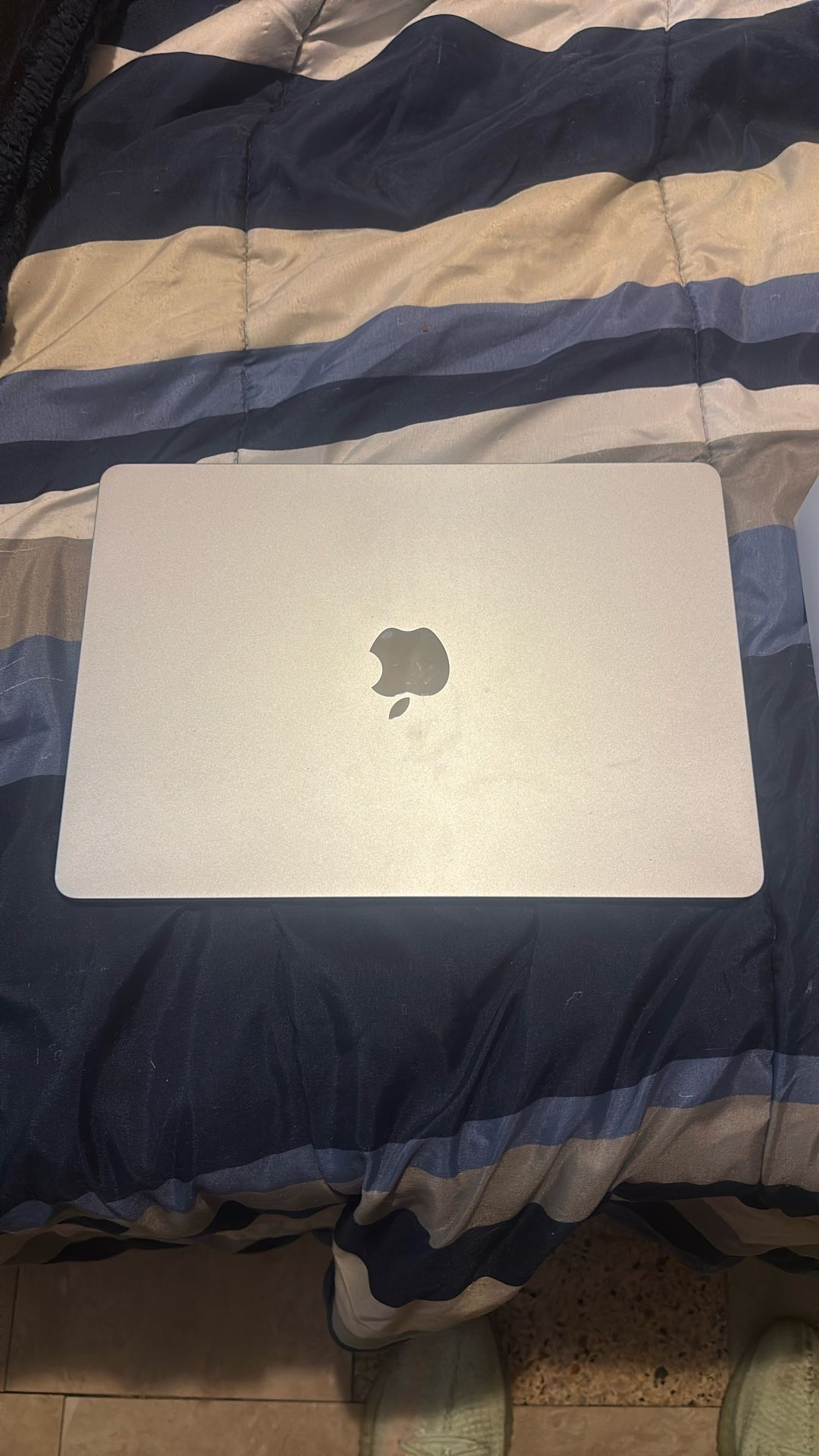 2025 Macbook Air 512GB 16GB Memory