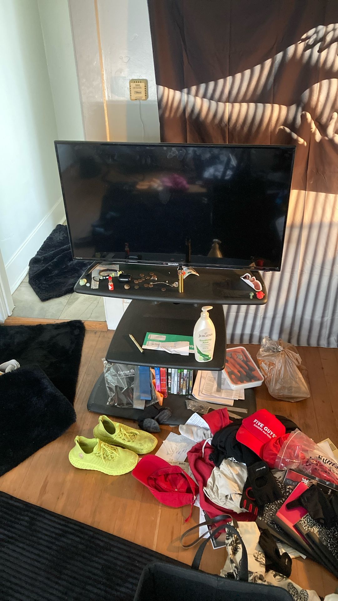 Sharp 40inch Tv W/Entertainment Shelf