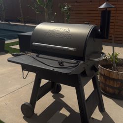 Smoker Grill Like New 