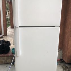 GE Refrigerator 