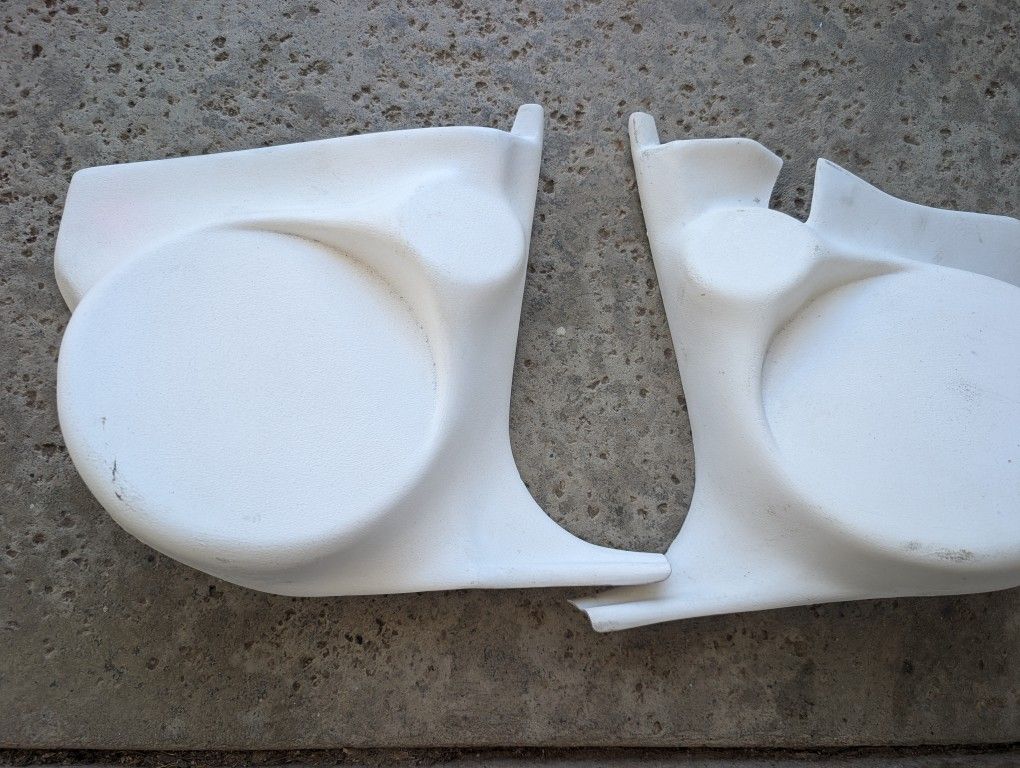 Grand National Regal Carlos Kick Panel Speakers
