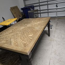 Beautiful Table With Two Chairs $40