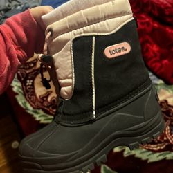 Girls snow boots size 13 C