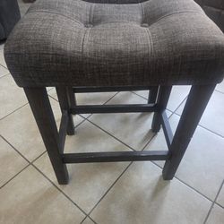 2 bar stools/ 2 bancos