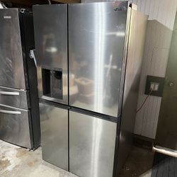 BRAND NEW LG Refrigerator 