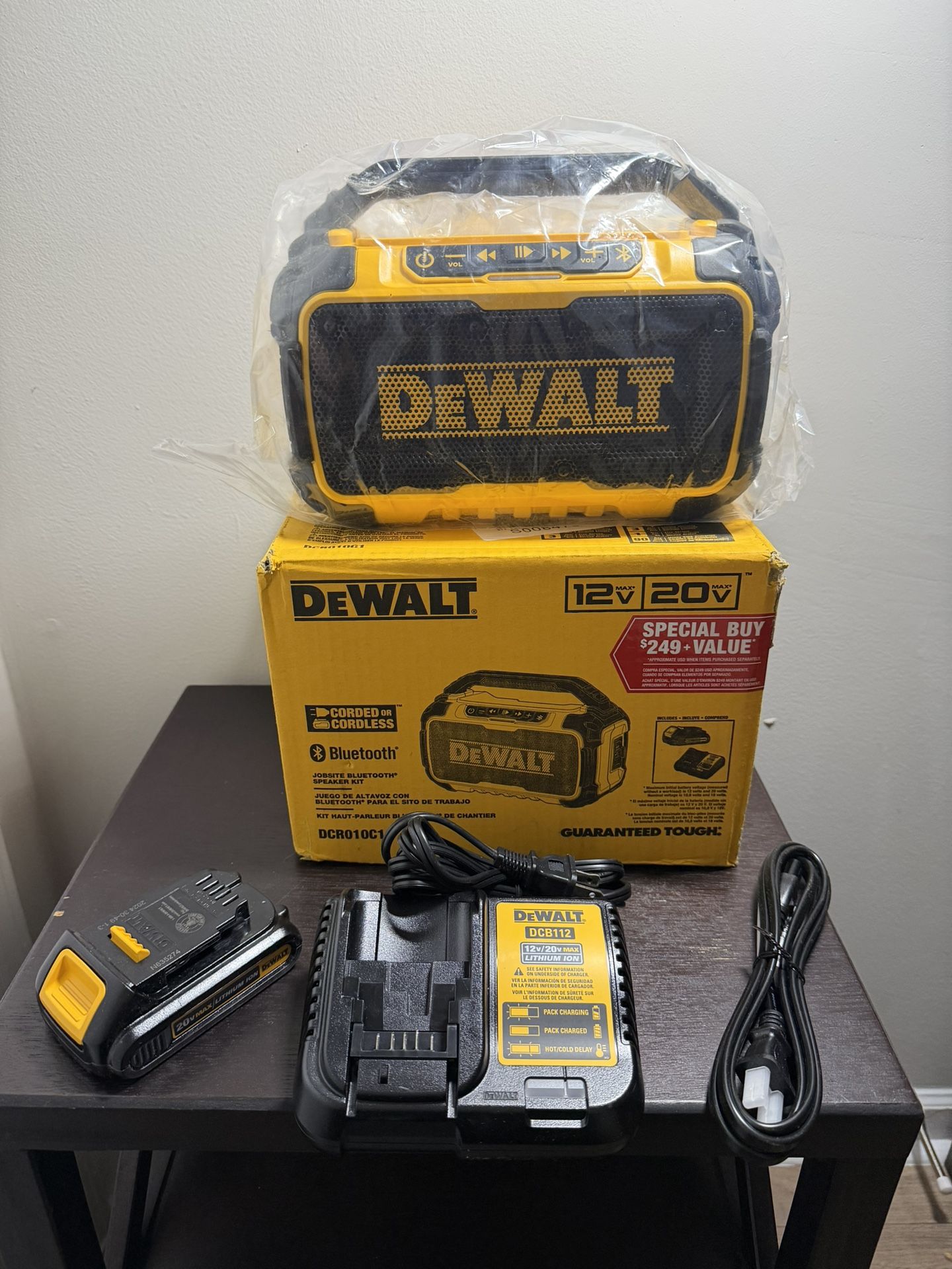 Dewalt 20v Bluetooth Speaker with battery and charger
