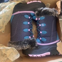 Size 4 Snow ❄️ Boots Water Proof 