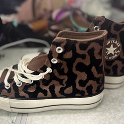 Converse Sneakers 8.5 BRAND NEW With box