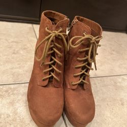 Women Boots Size 8 