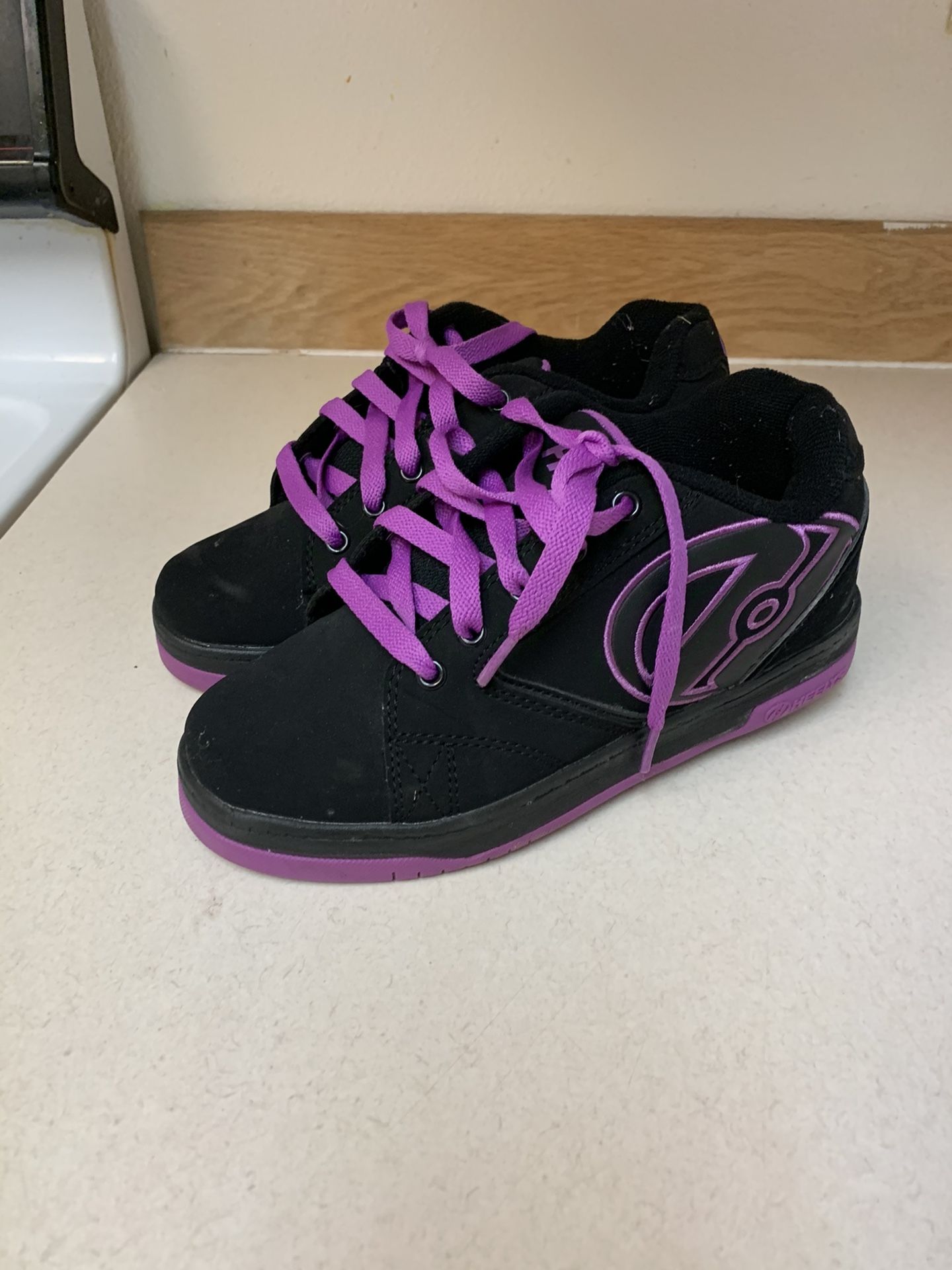 Brand new girls Heelies