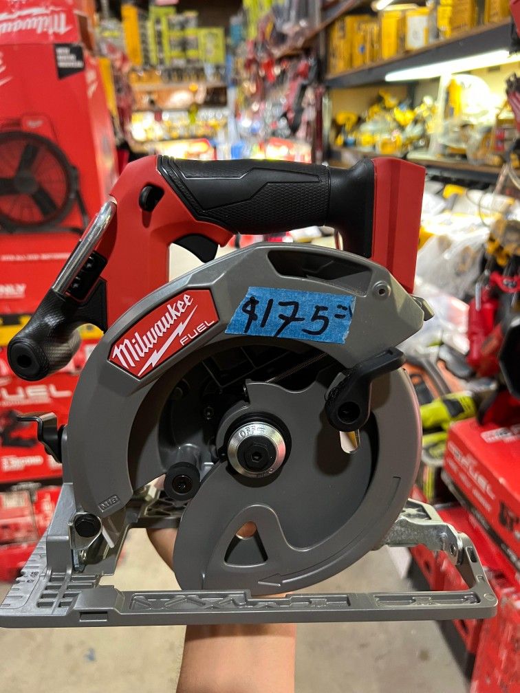 MILWAUKEE M18 CIRCULAR SAW 6-1/2 IN. FUEL BRUSHLESS $175