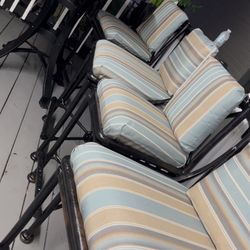 Mesa Con 4 Sillas Jiratorias Todo Perfectas Condiciones Como Nueva Se Mandaron Tapizar Los Cojines Con Tela Especial De Agua $280