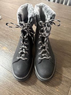 Black Lace-Up Winter Boots with Faux Fur Lining