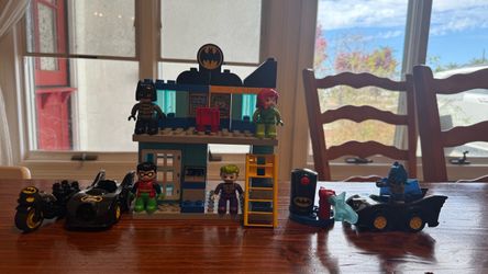LEGO DUPLO Batman Batcave Challenge 10842 RETIRED + 5 Figures $40