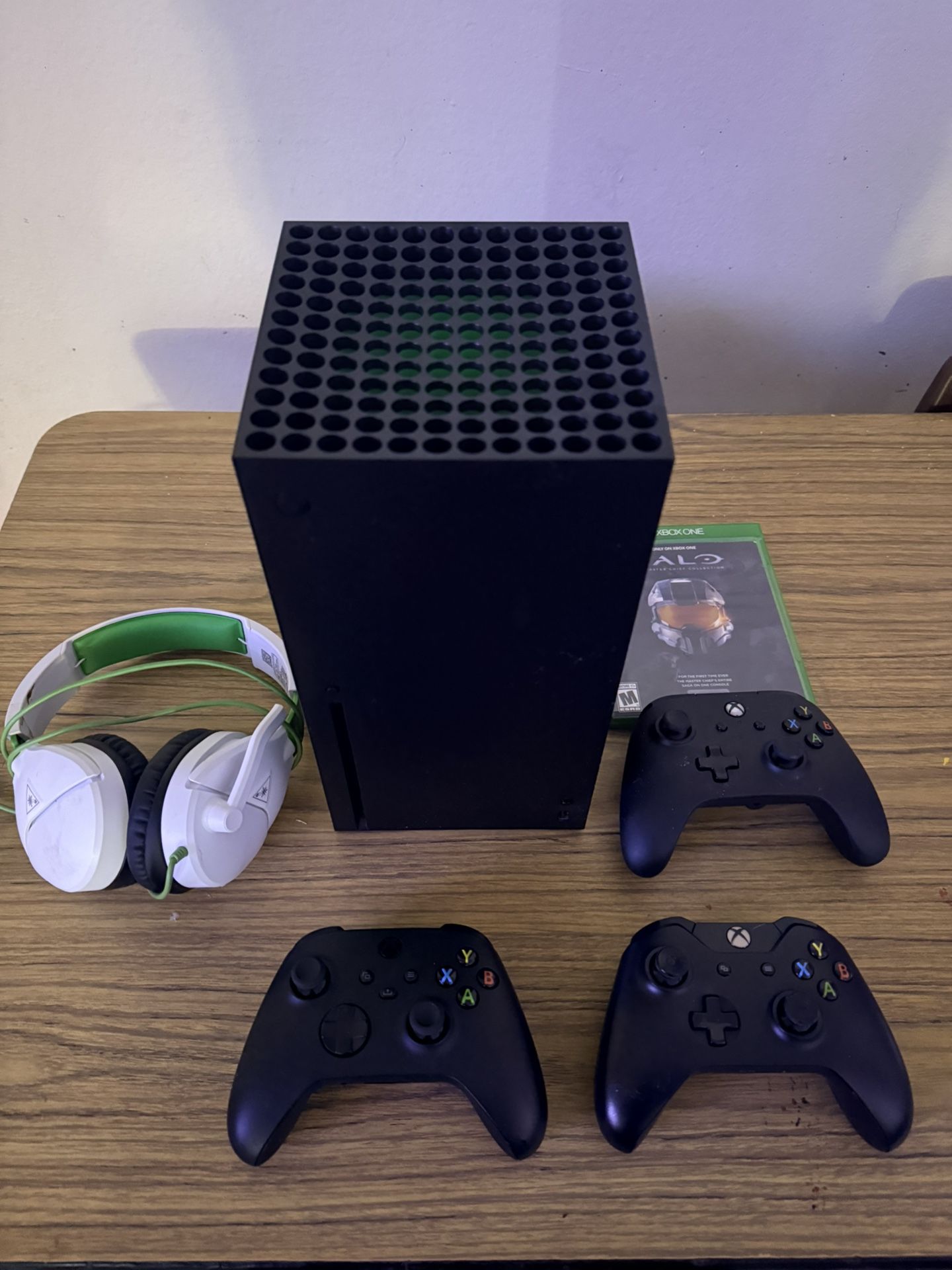 Xbox Series X (4 Controllers And Headset)