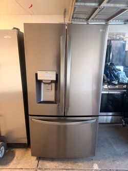 Refrigerator Black Stainless 60 Day Warranty