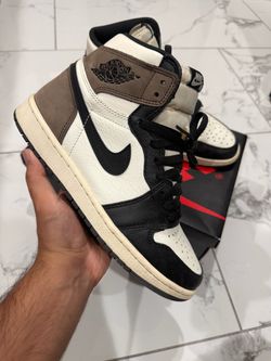 Air Jordan 1 Retro High OG Mocha size 9Mens