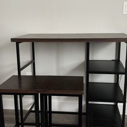 kitchen table/ dining table with 2 bar stools