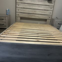 Queen Bedroom Set. 2 Night Stands. 1 Tall Dresser. Very Clean No Scratches.