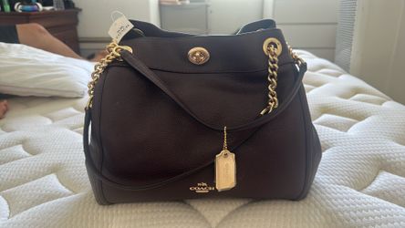 Coach Turnlock Edie 31 Shoulder Bag