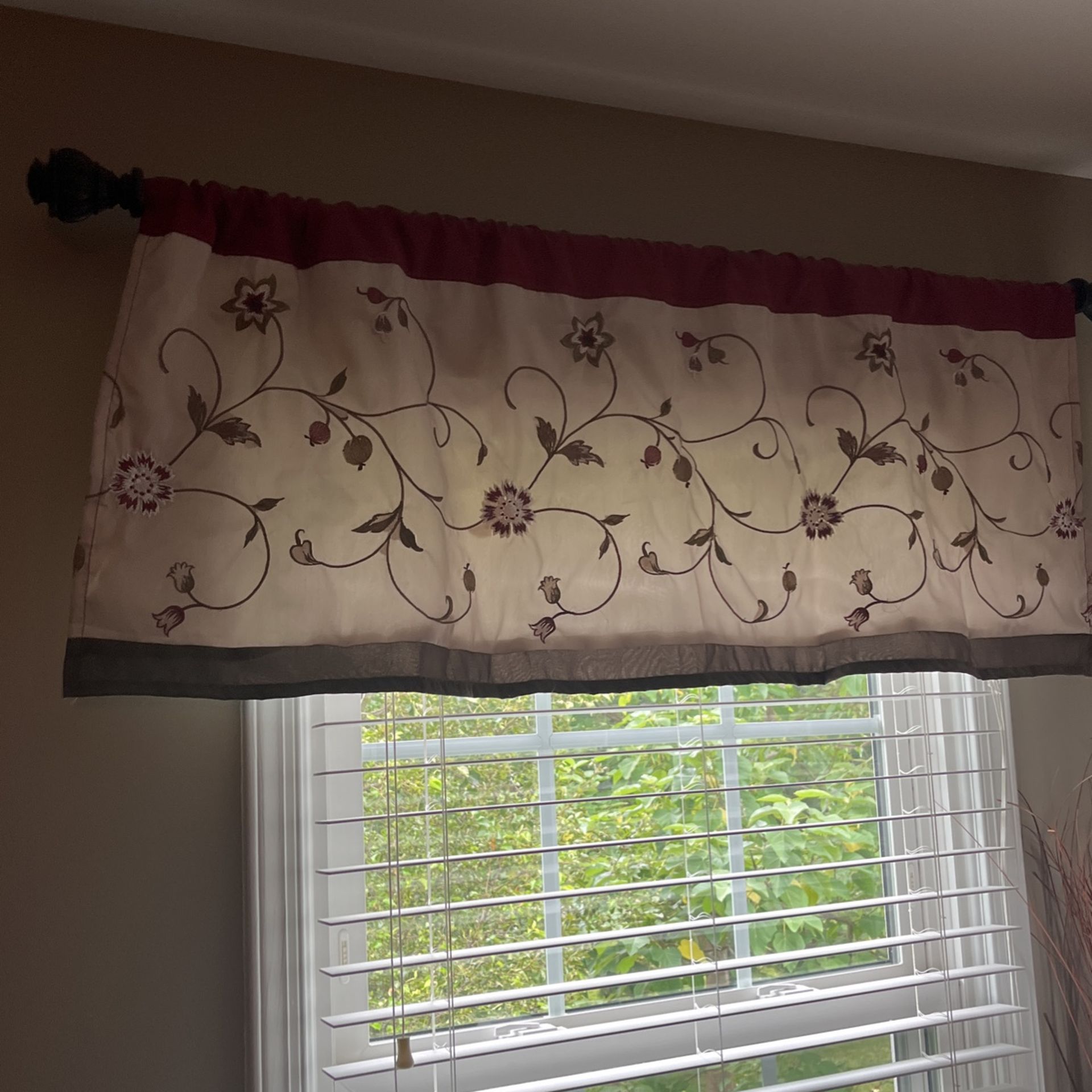 Window valances (6)-red, ivory & brown 