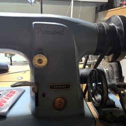 Singer Sewing Machine 