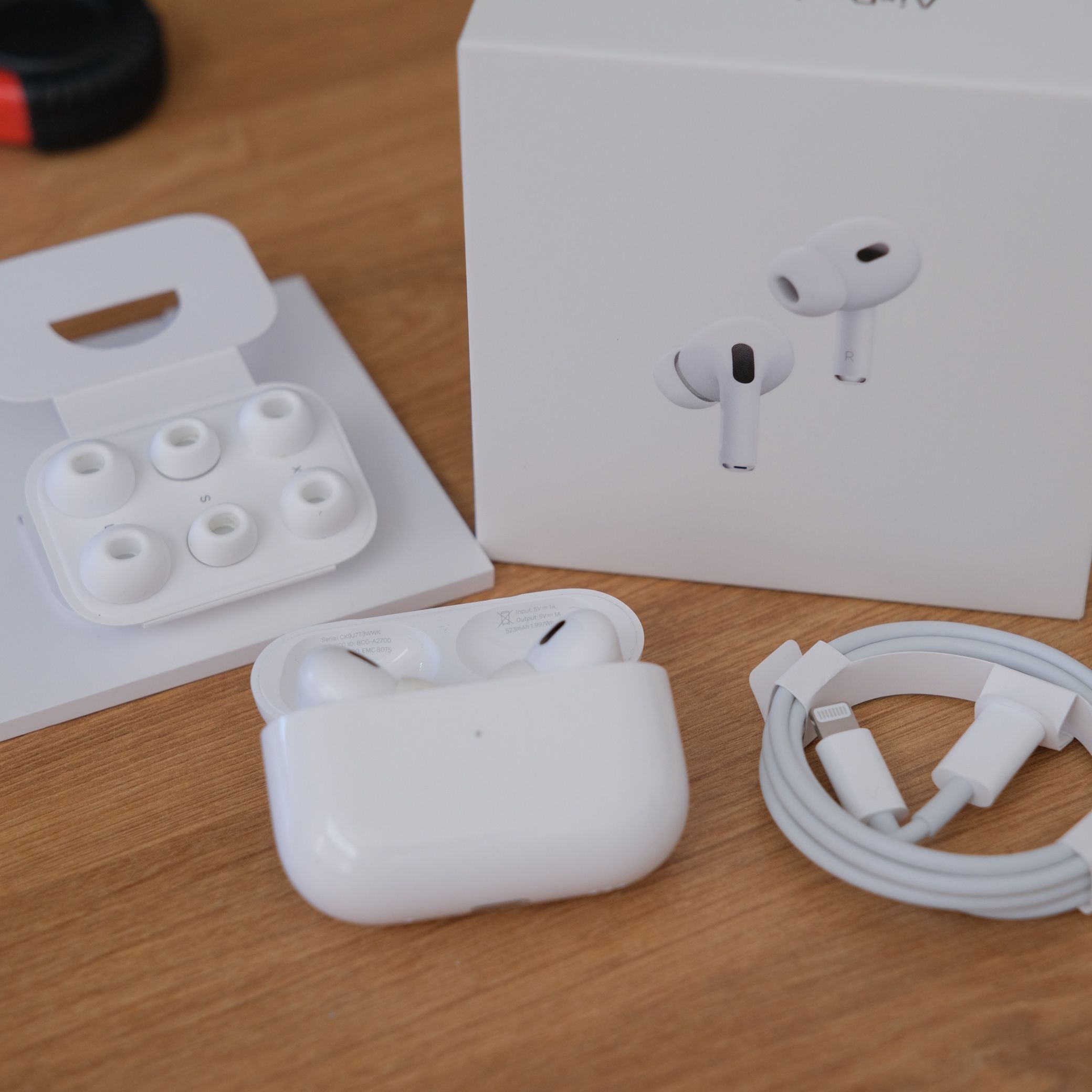 [Authentic] Apple AirPods Pro (2nd Generation) Lightening MagSafe Wireless Charging Case