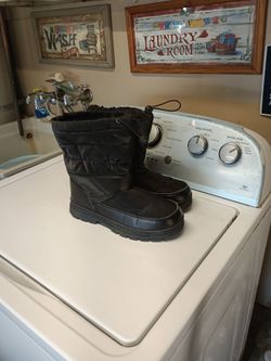 Snow boots size 6 20.00
