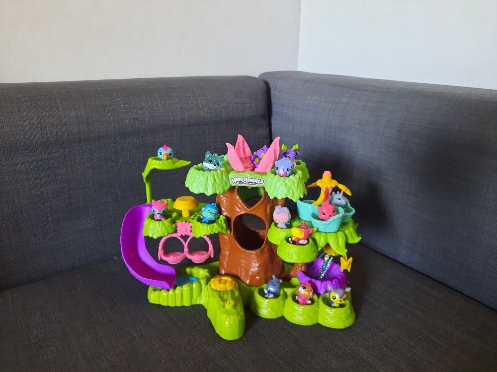 Hatchimal Tree House And Figures