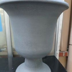 18" hard resin urn planter 