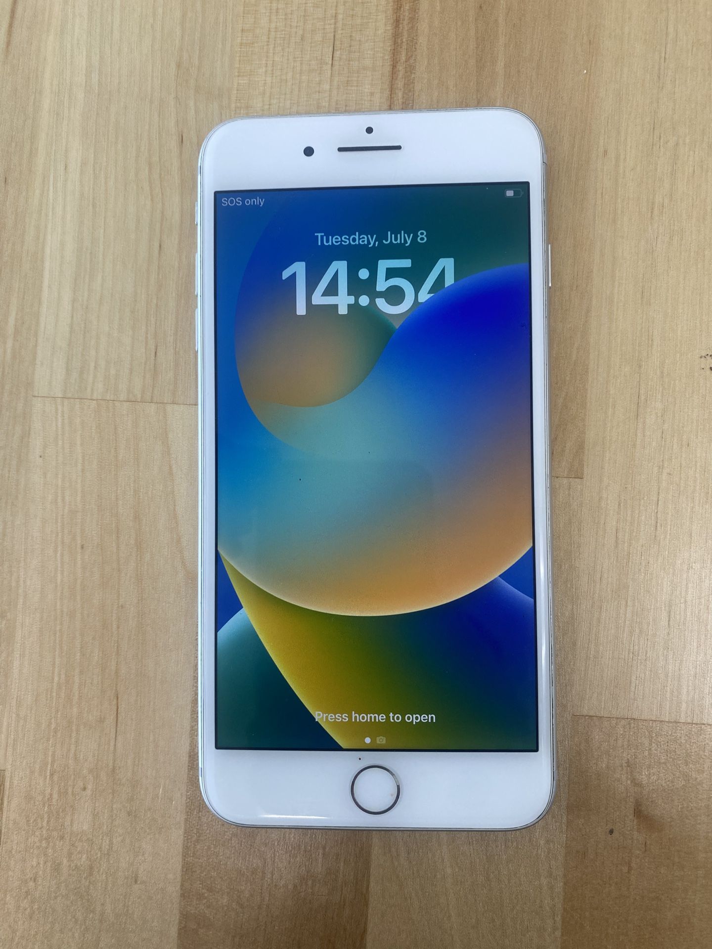 Unlocked iPhone 8 Plus 256GB Silver - Cracked back but works perfect.