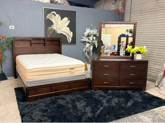 Very Pretty Queen Size Bedroom Set With Mattress - Delivery Available