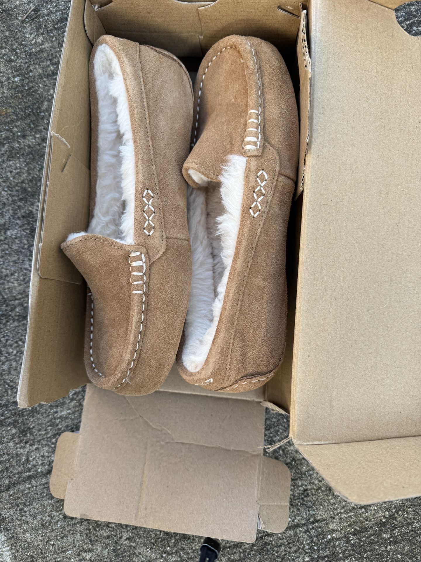 Uggs Slippers For Women Size 6 Brand New