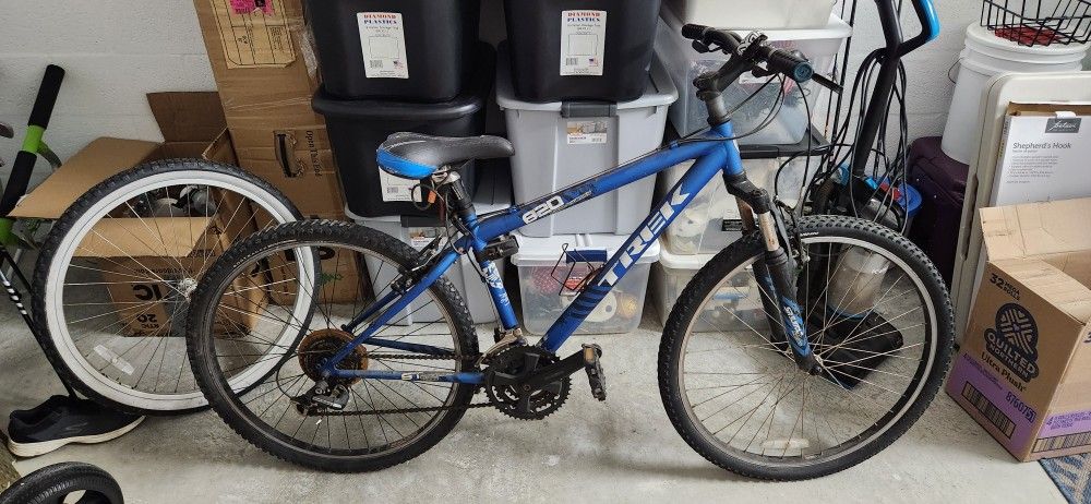Trek 820 Mountain Bike