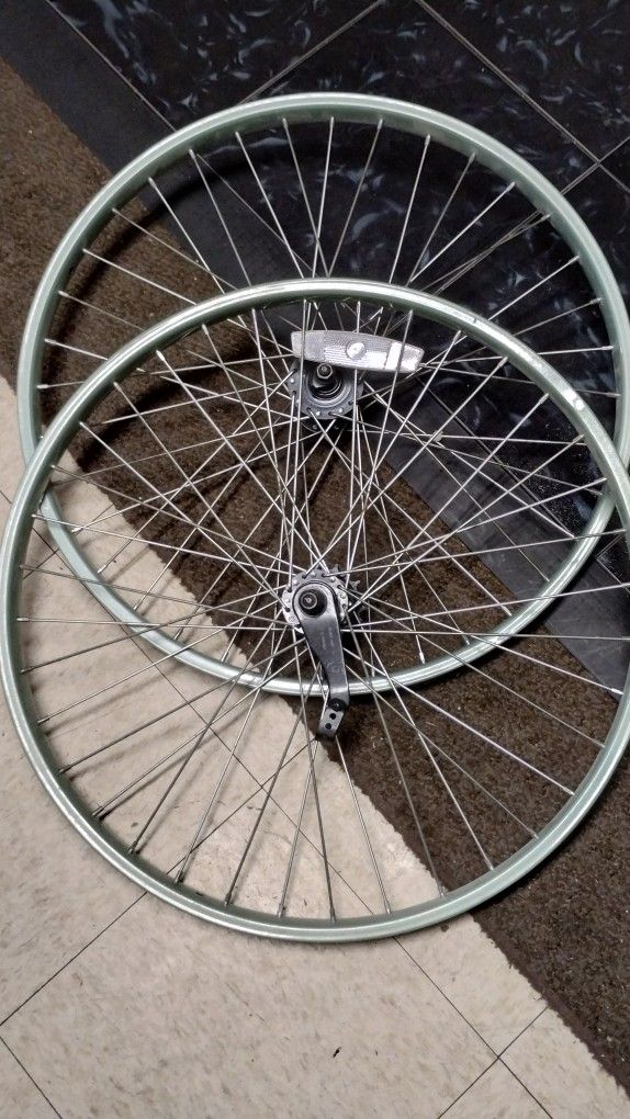 Like New 26" Wheels Cruiser Coaster Brake Ready To Mount