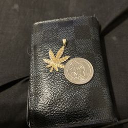 10k Gold Marijuana Pendant 2.5grams 