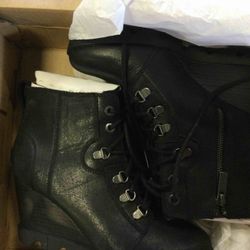 Size 8.5 SOREL BOOTS 