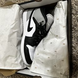 Jordan 1 Mid White/ Black/ Smoke Grey