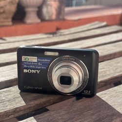 Vintage Sony Cybershot Y2K Digicam 