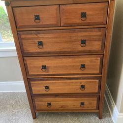 Wood Dresser with 5 Drawers 