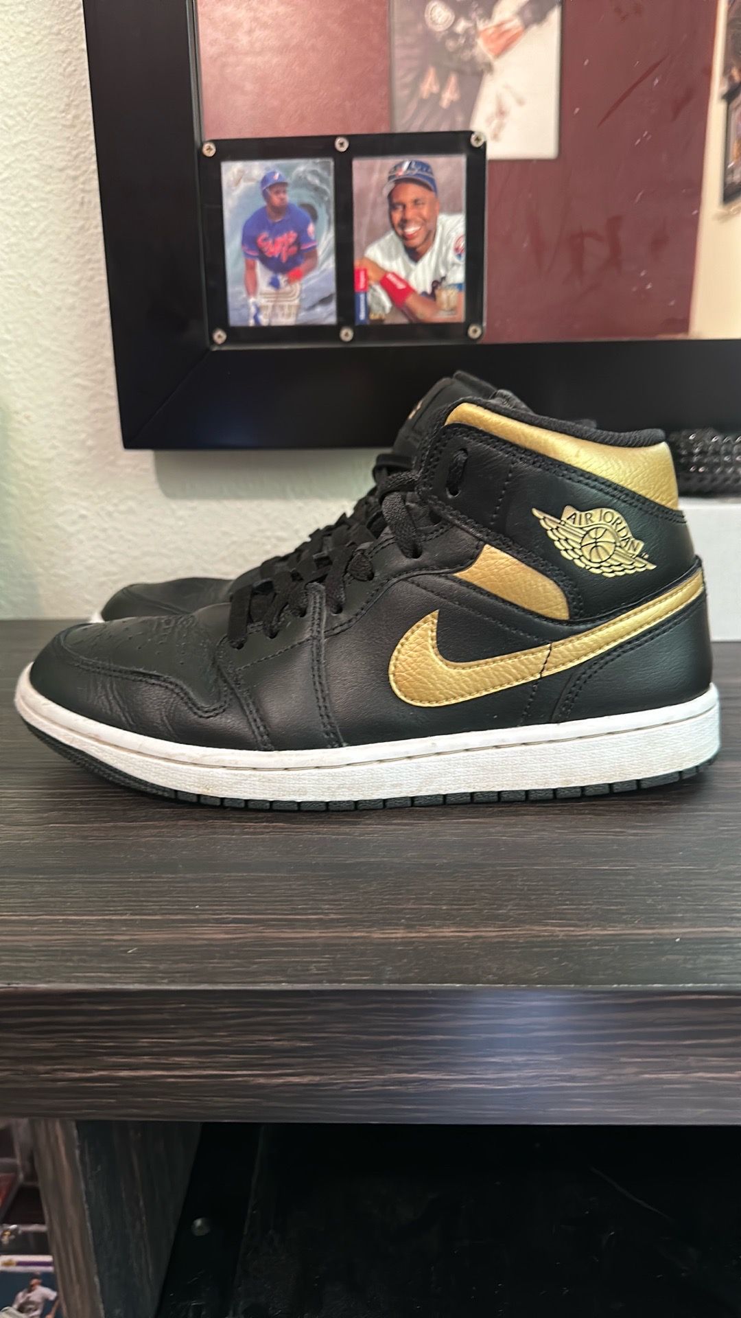 Jordan 1 mid black metallic size 7.5 men’s