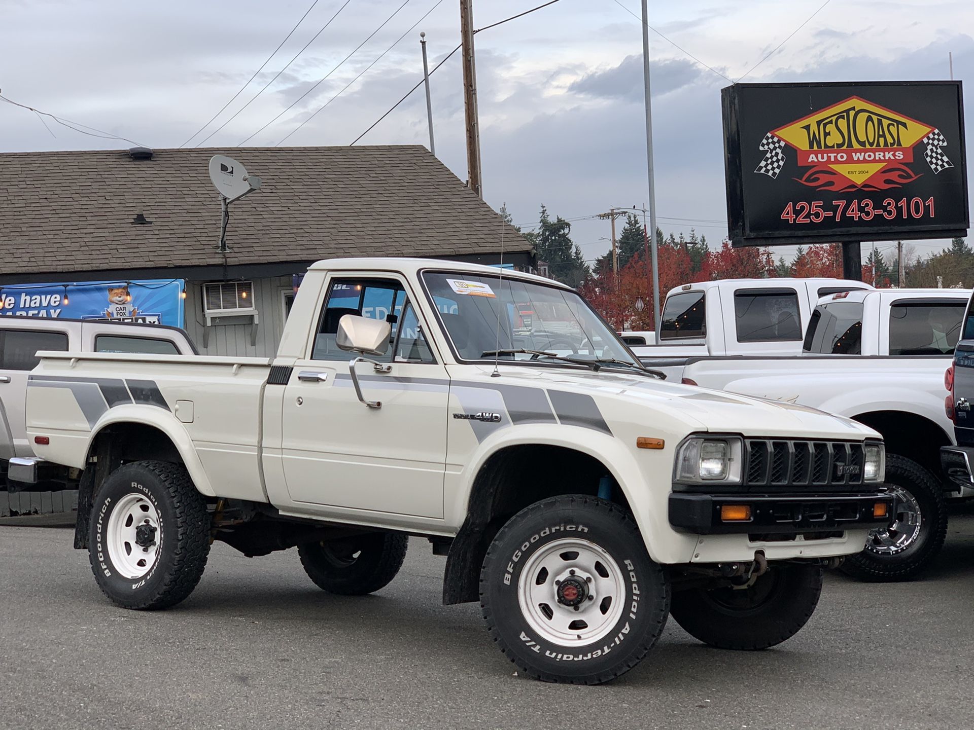 Rare + 1982 Toyota Truck 4WD 5-speed + Mint