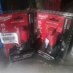 Milwaukee M12 XC6.0 Battery Bundle