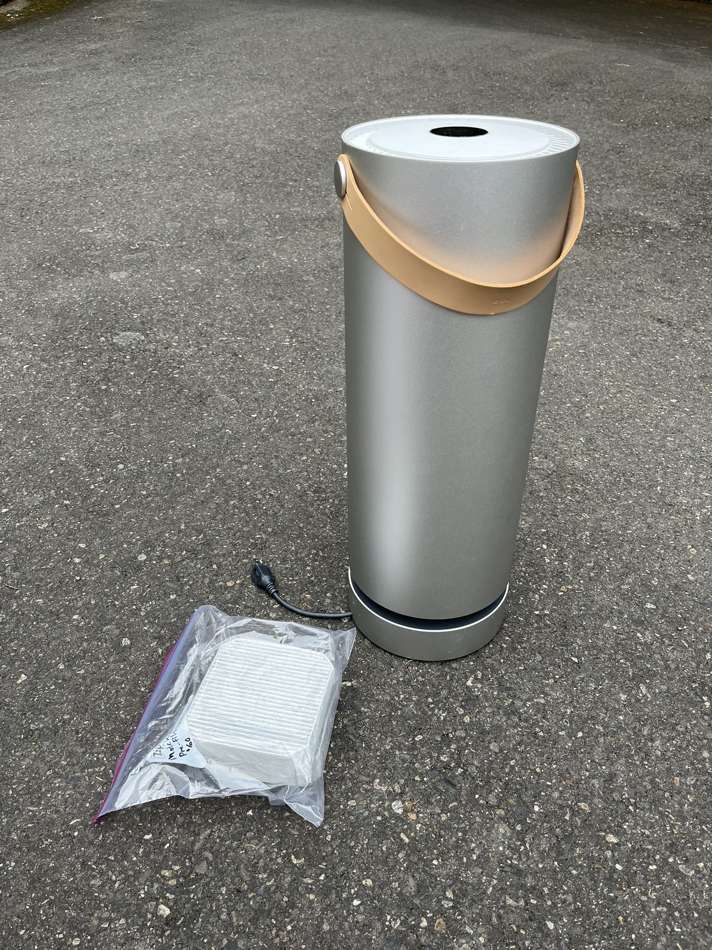 Molekule Air Purifier + New Pre-Filter