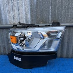 2019 2020 2021 2022 2023 2024 Dodge RAM 1500 Right Passenger Side Halogen Headlight OEM (WITH BULBS)(CON FOCOS)