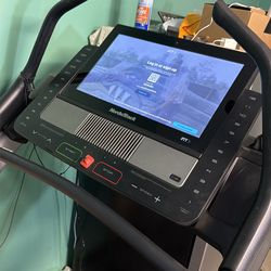 Nordictrack  X22i commercial  Treadmill