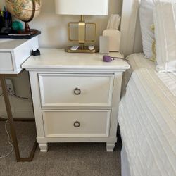 Side Table / Nightstand 
