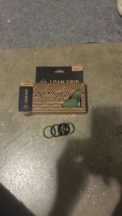 Olive Green Pnw loam Grips and Wolf tooth headset spacers