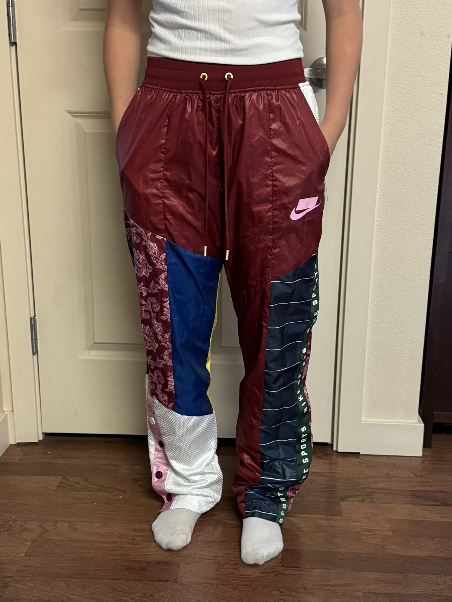 Nike Sportswear Woman’s Small Track Pants