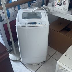 Medium Washer Machine Brand Magic Chef lik New 